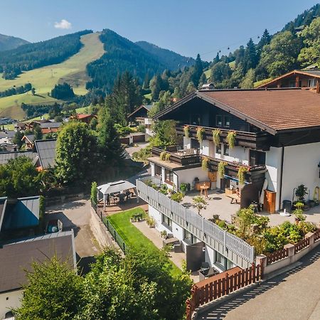 Pension Vier Jahreszeiten ザールバッハ・ヒンターグレム エクステリア 写真